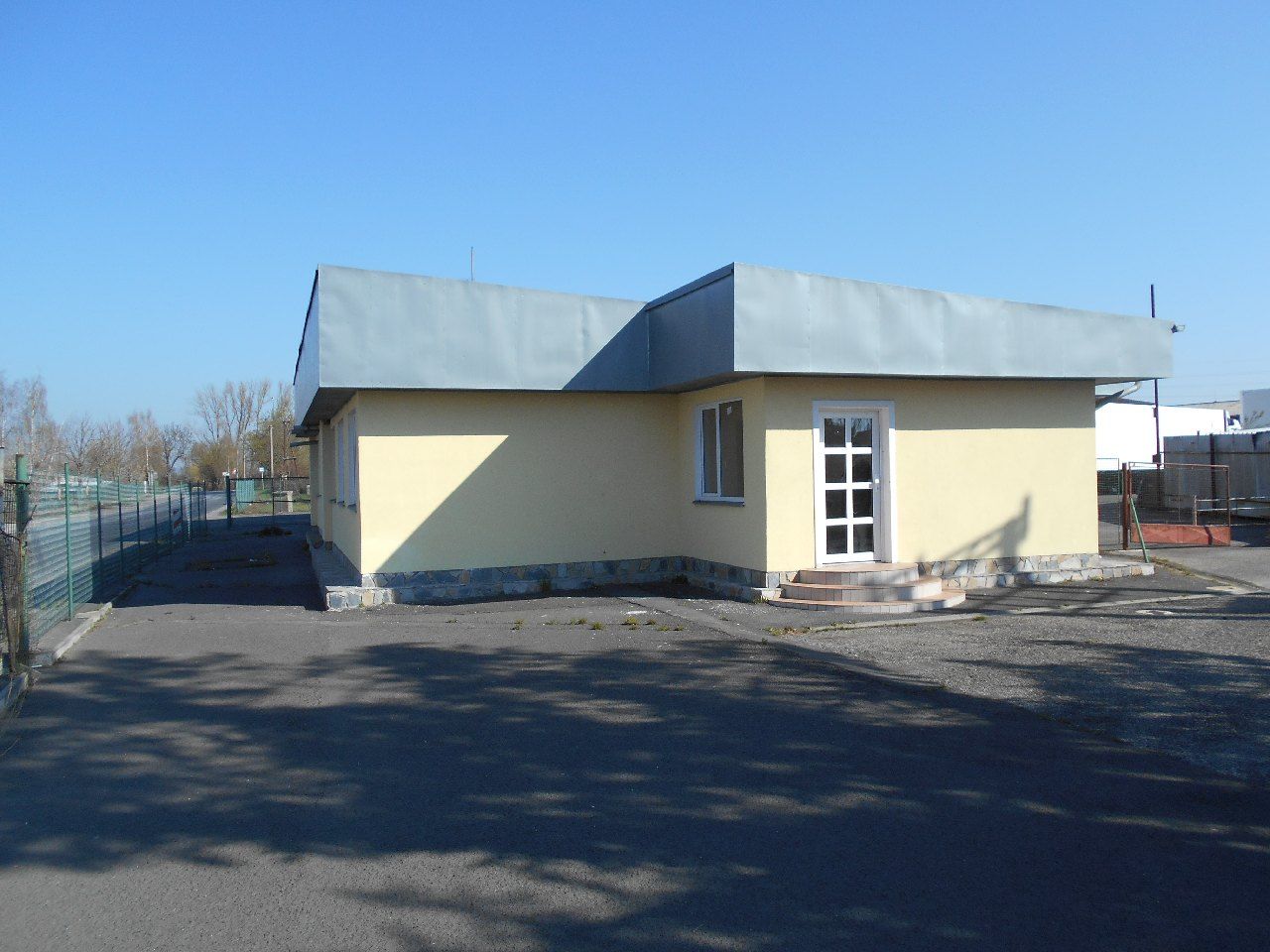 Prodej víceúčelové budovy v okrajové části Chebu - Hradiště, obrázek č. 1
