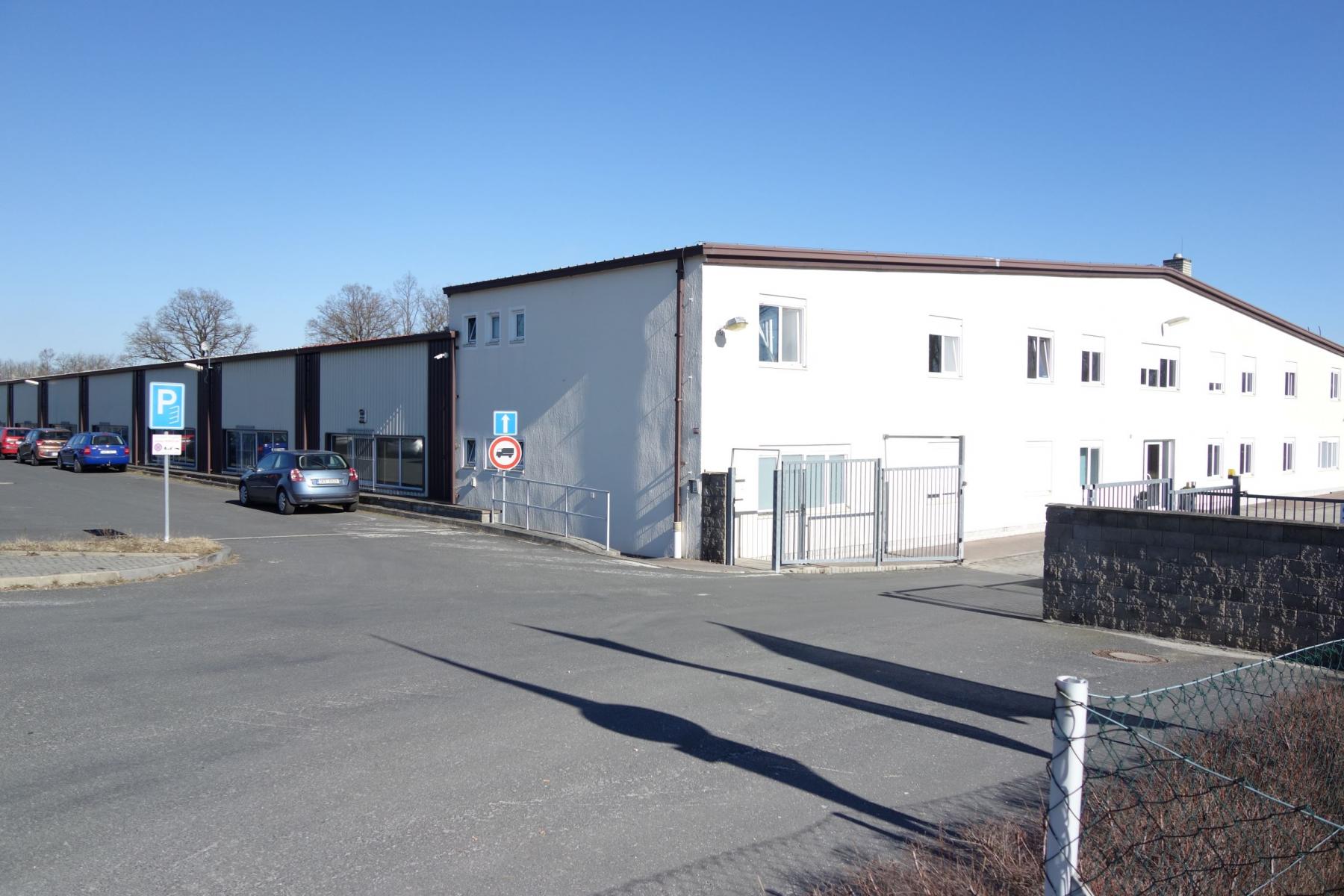 Prodej výrobní a skladovací haly včetně administrativního objektu ve Skalné , obrázek č. 1