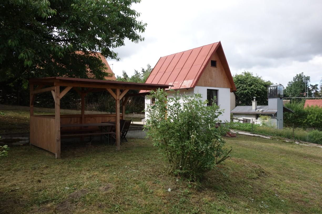 Prodej zahradní chaty s pozemkem v Chebu, obrázek č. 1