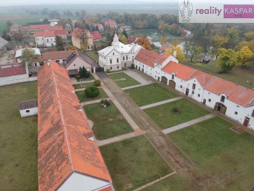 Žatecko-Chomutovsko - Veliká Ves u Podbořan - prodej zemědělské farmy s pozemky cca 4,5 ha, obrázek č. 2