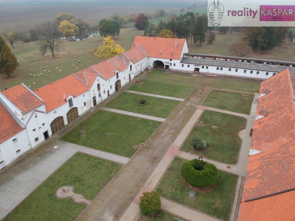 Žatecko-Chomutovsko - Veliká Ves u Podbořan - prodej zemědělské farmy s pozemky cca 4,3 ha, obrázek č. 1