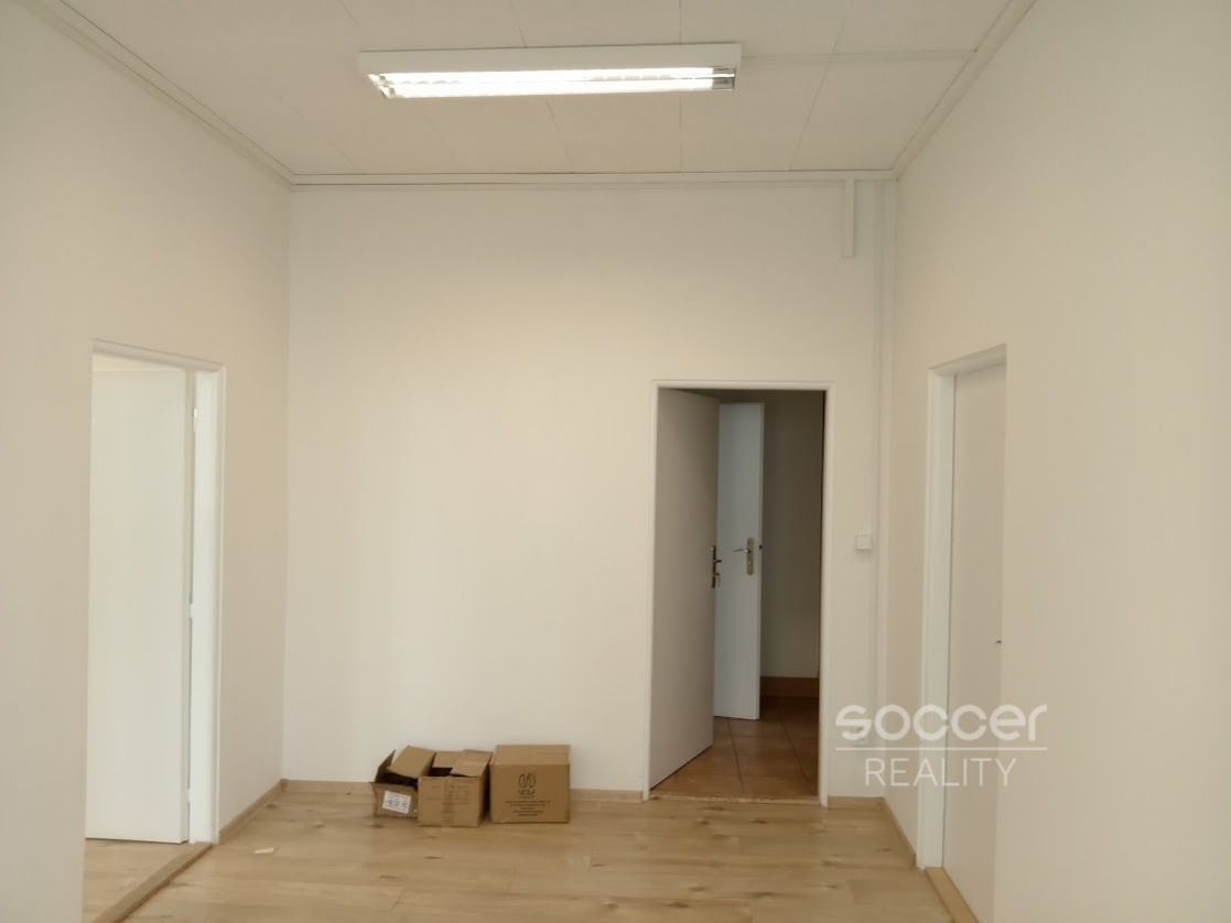 Pronájem nově zrekonstruované kanceláře, 35 m2, Praha 10 - Dolní Měcholupy, Ke Kablu, obrázek č. 3