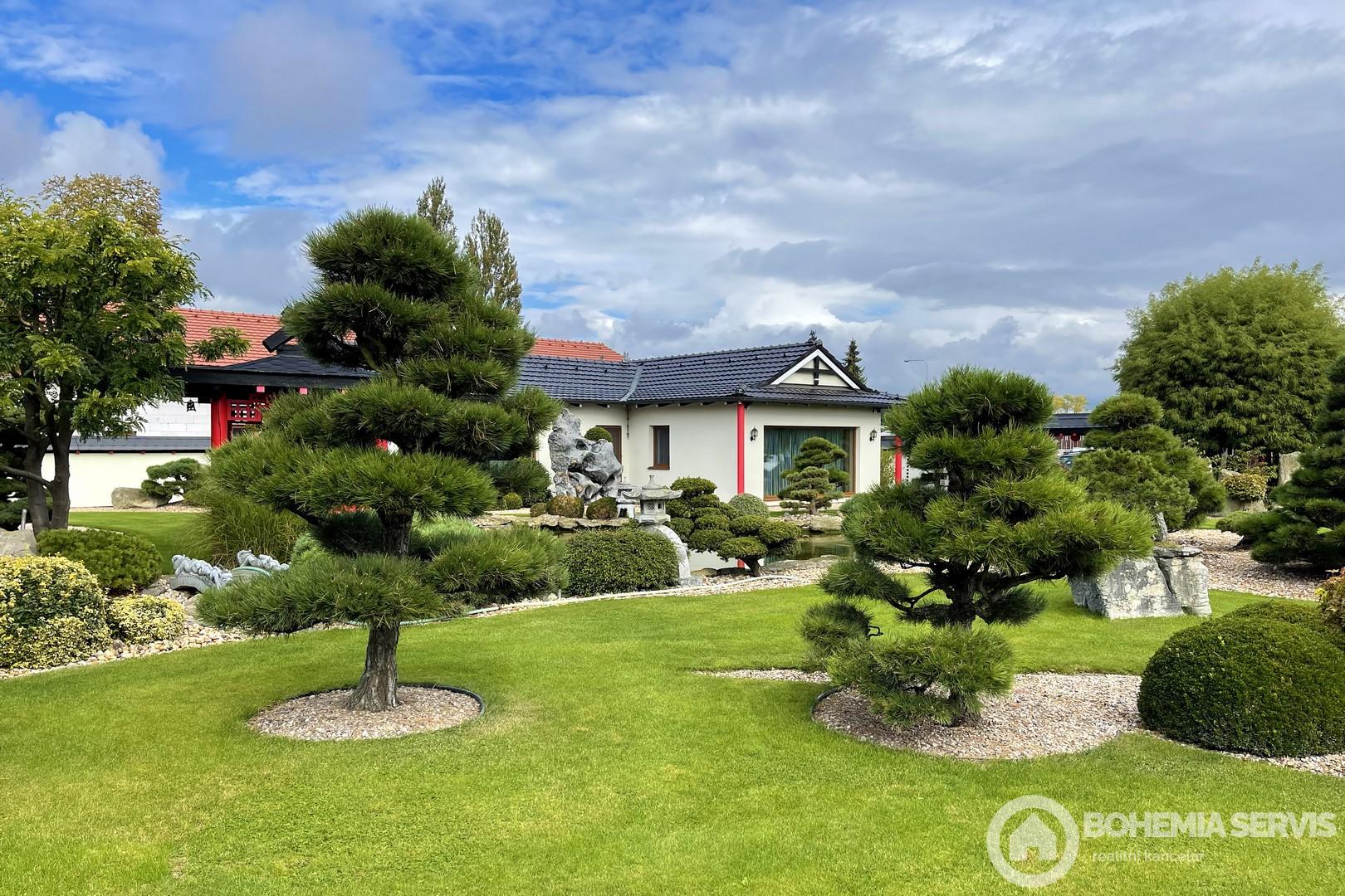 Japonský zahradní skvost + rodinný dům 3+KK, 107m2 s bazénem, obrázek č. 1