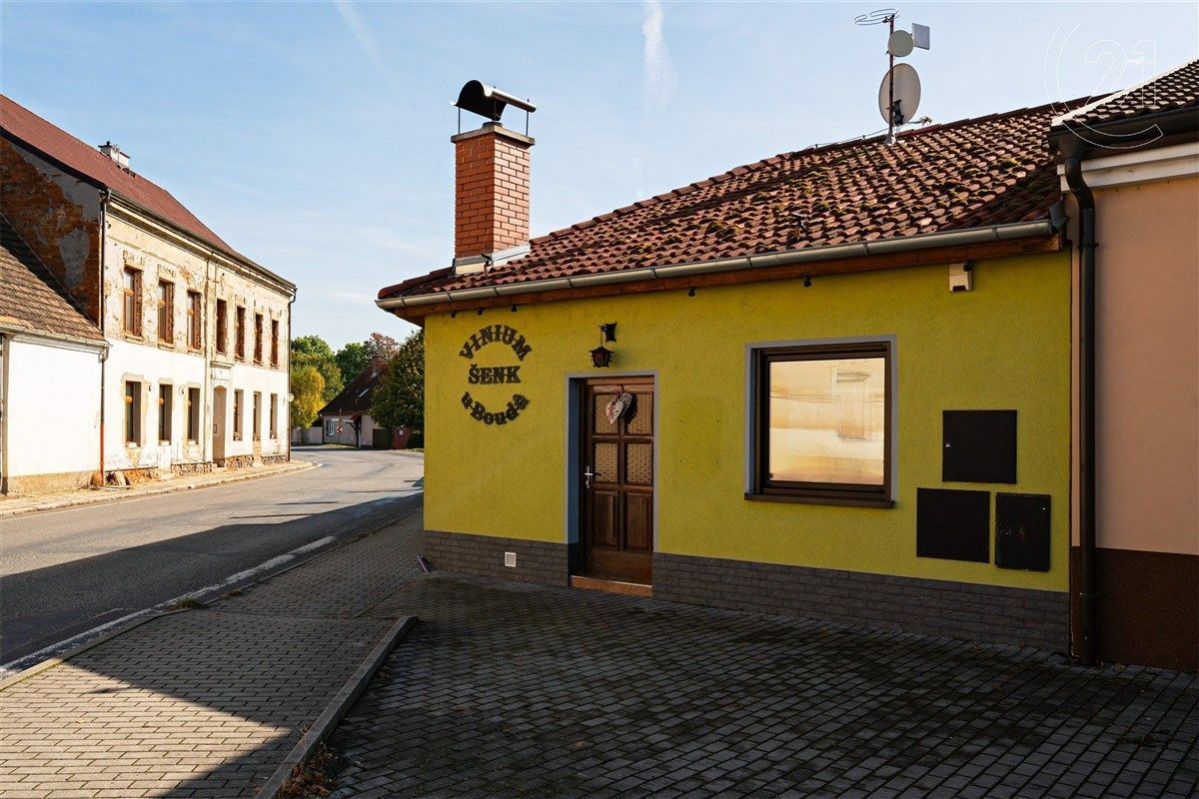Prodej zavedené vinárny, 107 m, pozemek 147m , Přeštice, okres Plzeň-jih, obrázek č. 2