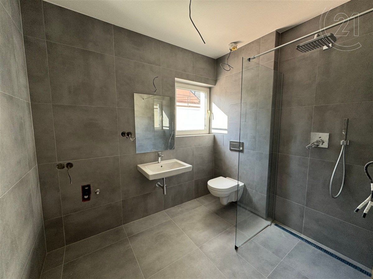 Byt 2+kk se dvěma koupelnami a WC, samostatným vchodem a sklepem, projekt Žalanského, Praha 6 - Řepy, obrázek č. 2