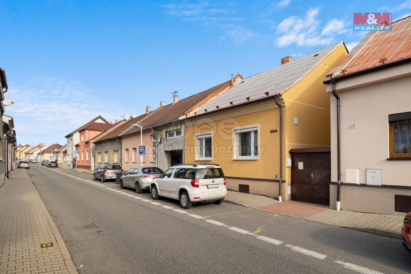 Prodej rodinného domu v Kladně, ul. Kořenského, obrázek č. 1
