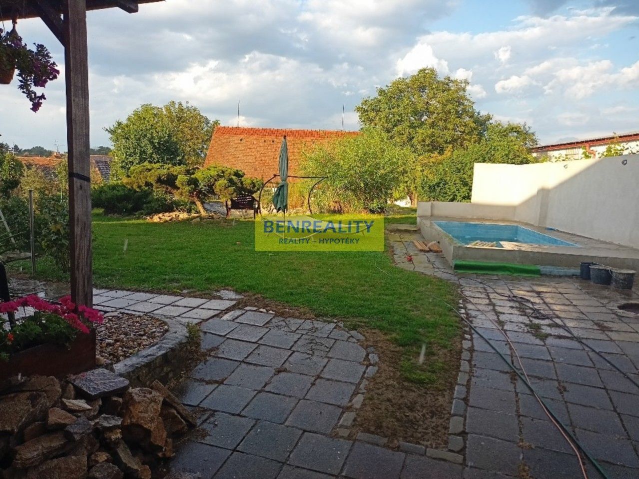 Prodej velkého rodinného domu (2byty: 3kk a 2+1) Mikulovice u Znojma s bazénem a rybníkem, obrázek č. 3