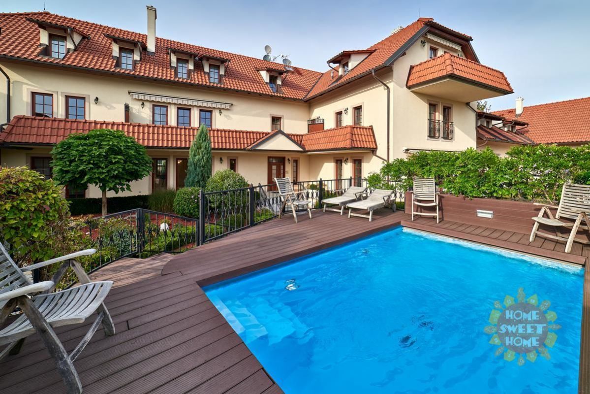 Praha 7 - Trója, luxusní byt 3+kk, soukromá residence, bazén, 2x garáž, balkon, obrázek č. 1