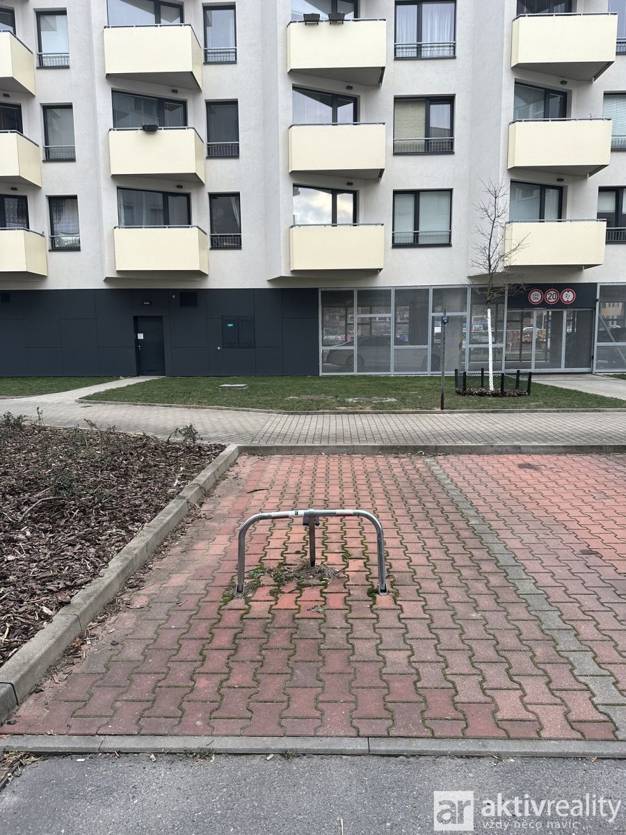 Pronájem venkovního parkovacího místa před domem v ul. Mezi Vodami, Praha - Modřany, obrázek č. 3