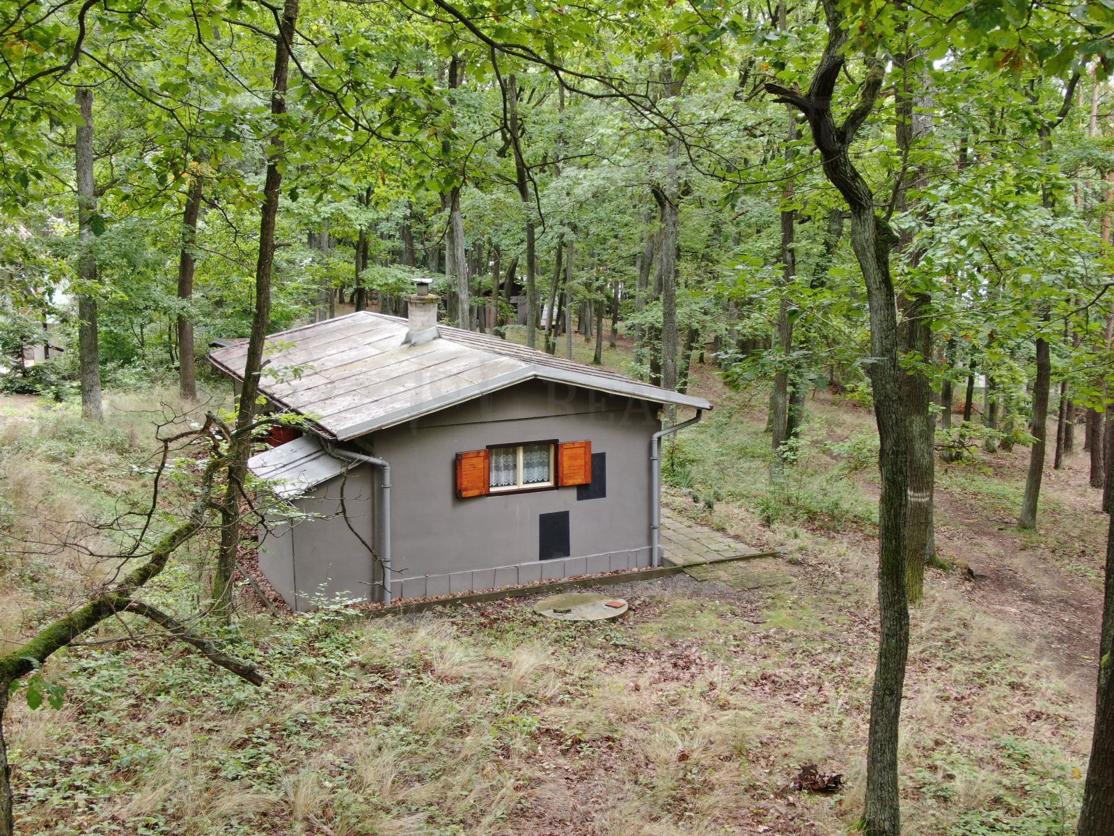 Nabízíme Vám prodej chaty s elektřinou na Brněnské přehradě v Kníničkách, zastavěná plocha 27 m2., obrázek č. 2