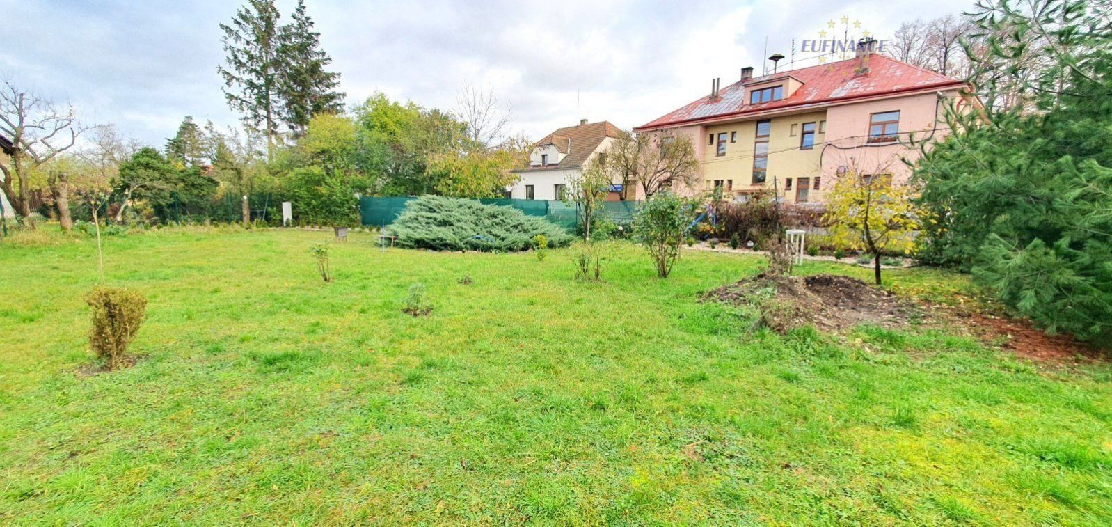 Prodej zasíťované stavebního pozemku 873 m2 s novostavbou chatky v obci Jíkev u Nymburka, obrázek č. 1