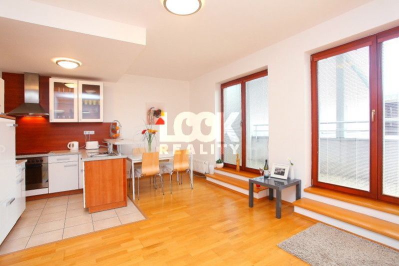 Pronájem, světlý a zařízený byt 2+kk, 50 m2, Heinemannova, Praha 6 , terasa, balkon, kratkodobě, obrázek č. 1