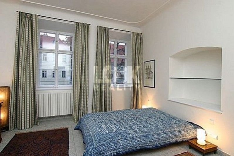 Pronájem, zařízený byt 3+1, 103 m2, Hroznová, Praha 1 - Malá Strana, 2 koupelny, v centru, obrázek č. 1