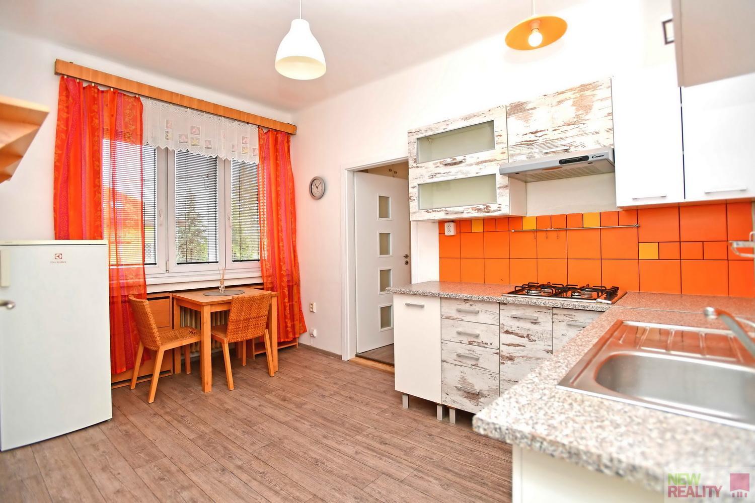Prodej bytu 1+1. 38,2 m2, cihla, DV, ulice Zenklova - Praha 8 Kobylisy., obrázek č. 1