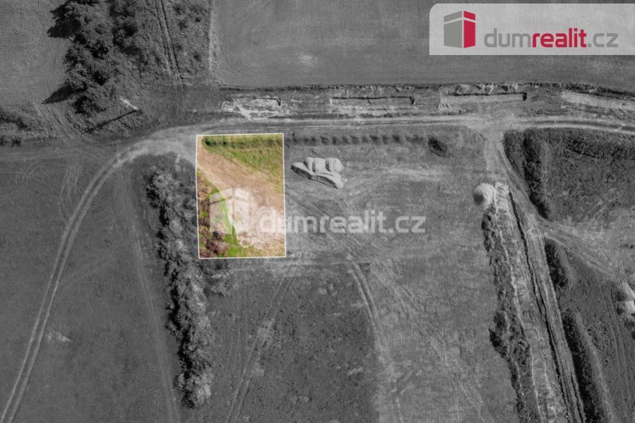 Prodej nově zasíťovaného mírně svažitého stavebního pozemku plochy 1028m2 v obci Čakovičky, obrázek č. 2