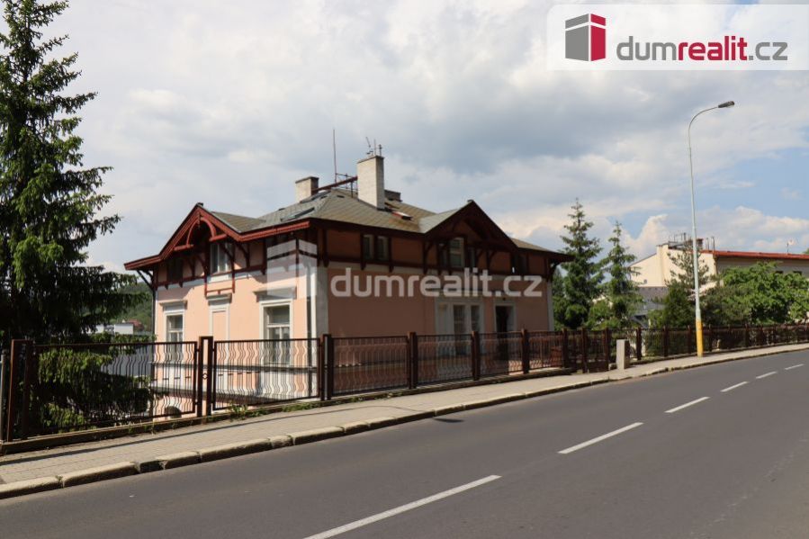 Prodej bytu 4+1 Na Vyhlídce s výhledem na Karlovy Vary, obrázek č. 1