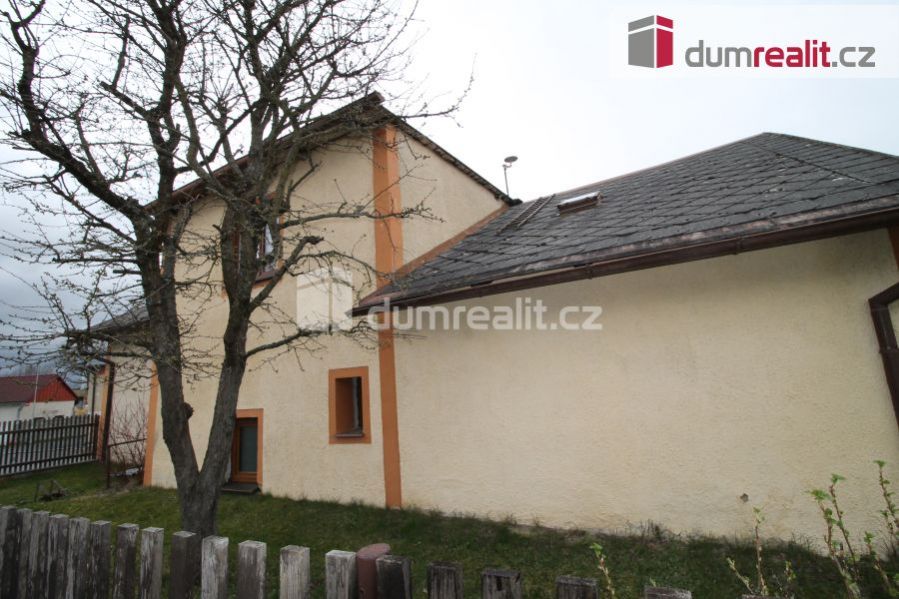 Pěkný udržovaný cihlový dům se stodolou v obci Skalná, obrázek č. 2