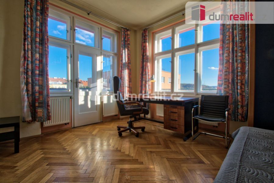 Pronájem bytu 2+kk 65 m2 s balkonem 8 m2 - Praha 10 - Vršovice, obrázek č. 2