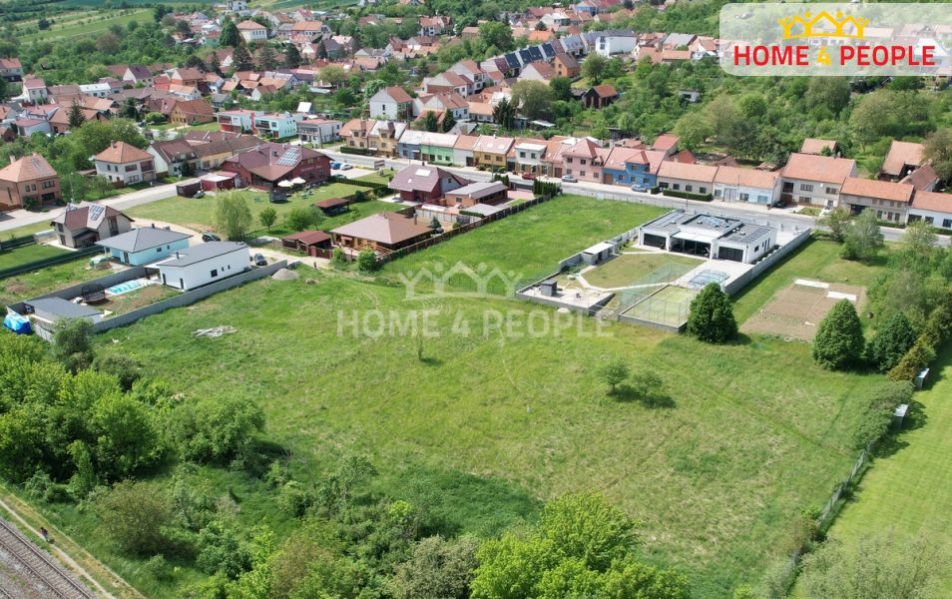 Prodej pozemku pro stavbu řadového domu v Těšově u UB 590 m2., obrázek č. 1