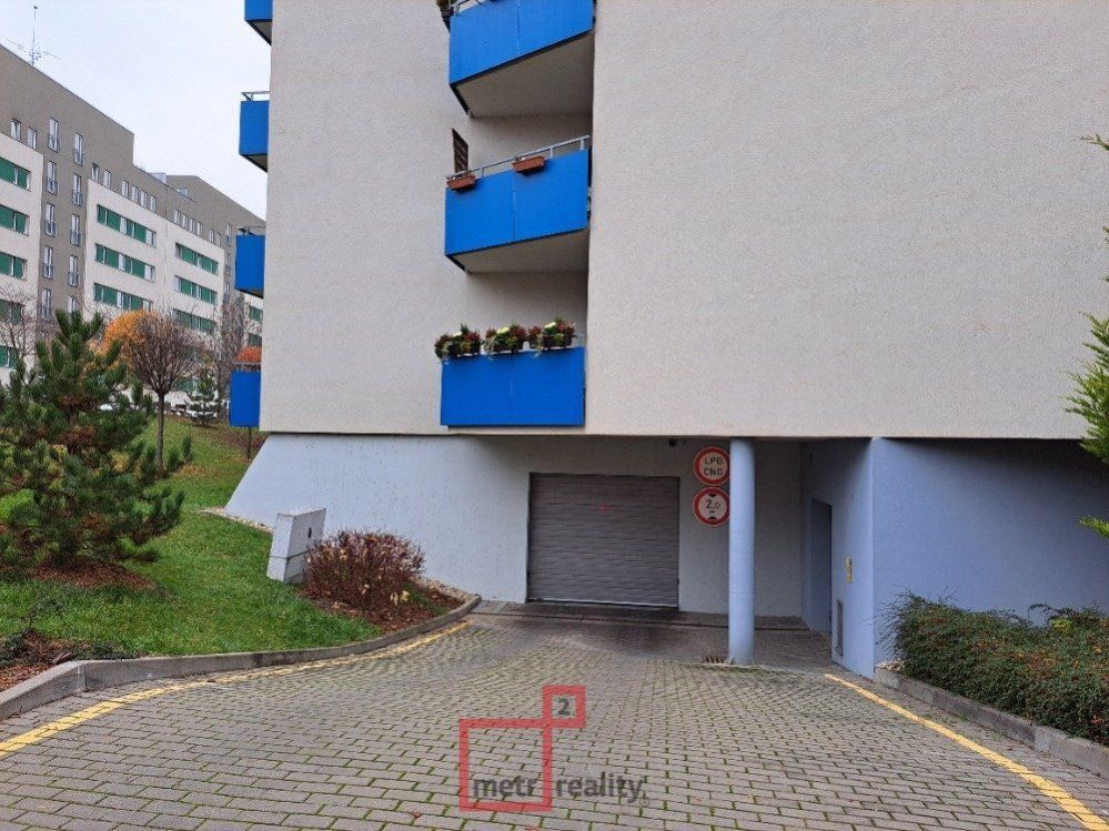 Pronájem, garážové parkovací stání,  Olomouc - Gen. Píky, obrázek č. 1