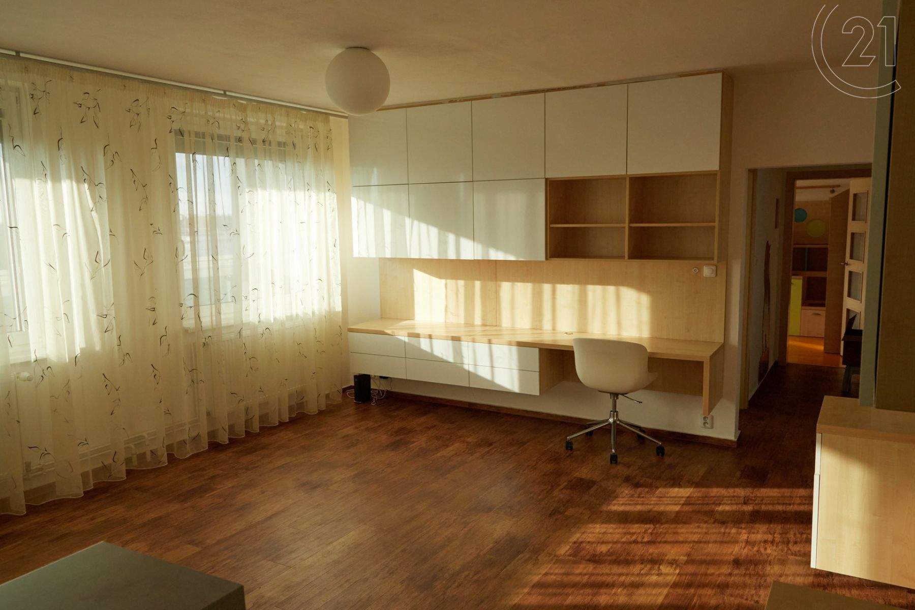 Pronájem kompletně zrekonstruovaného bytu  3+kk a nádherným výhledem na Prahu, 79 m2 , Pod Lipami, Ž, obrázek č. 1