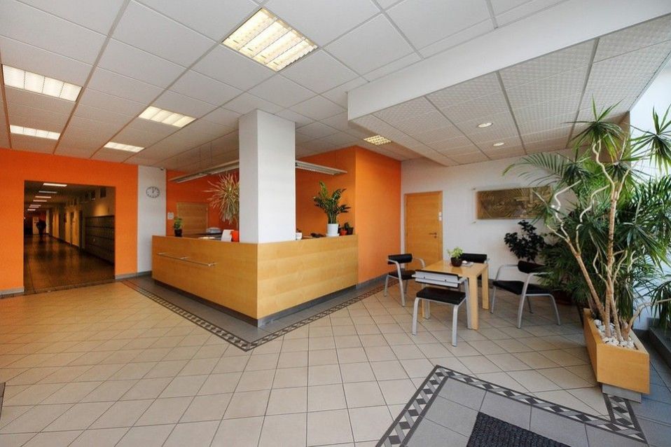 Pronájem kancelářské jednotky s klimatizací, 174 m2, 2 parkovací stání, Praha Malešice, obrázek č. 1