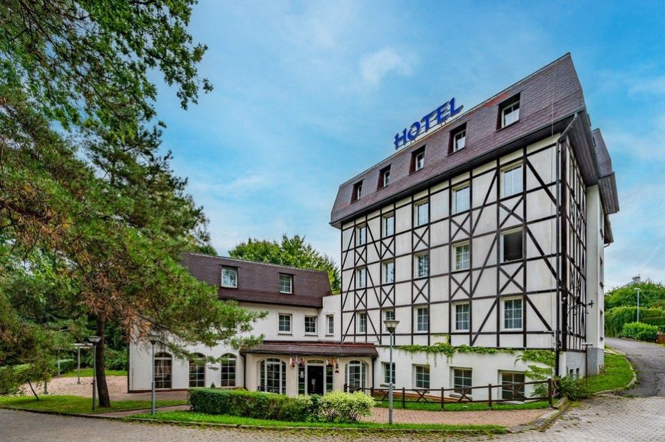 Prodej hotelu (B) 1550m2 na pozemku 3848m2, Liberec, obrázek č. 1