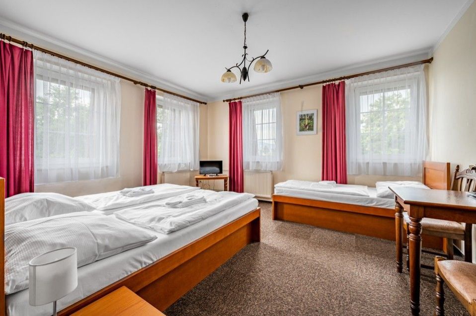 Prodej hotelu (B) 1550m2 na pozemku 3848m2, Liberec, obrázek č. 3