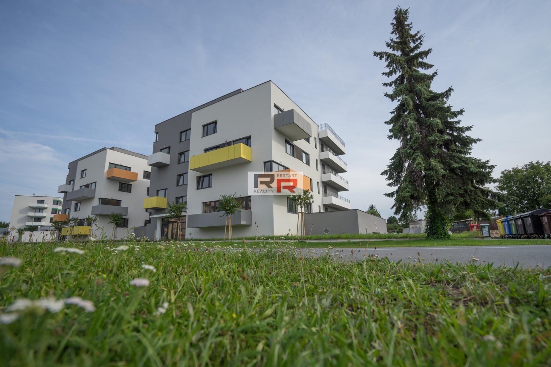 Pronájem zařízeného bytu 1+KK s terasou v Olomouci - ul. Slavonínská, obrázek č. 2