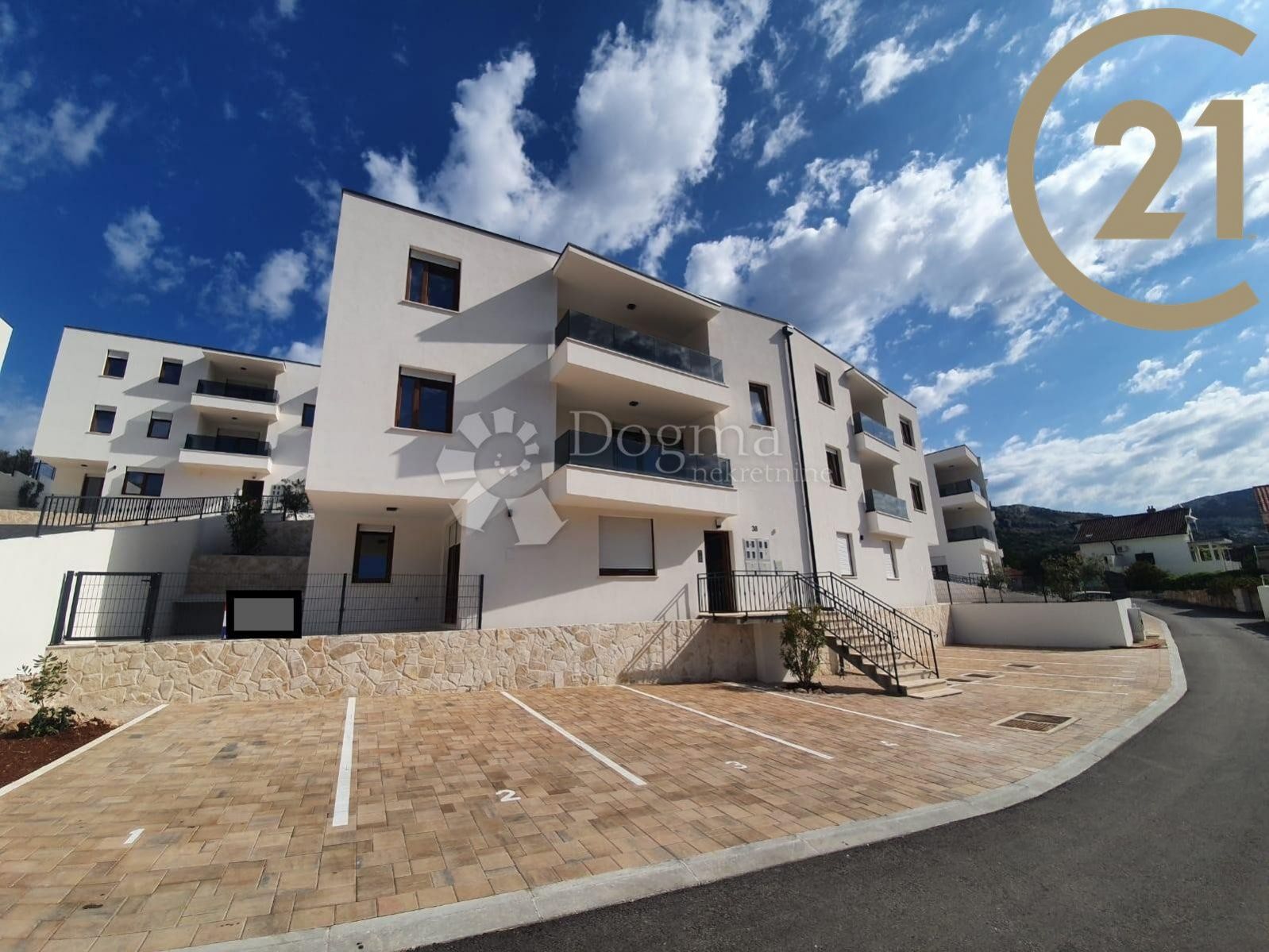 Novostavba bytu 3+1 (63 m2) s balkonem a tarasou pouze 40 m od moře, Grebaštica, obrázek č. 2