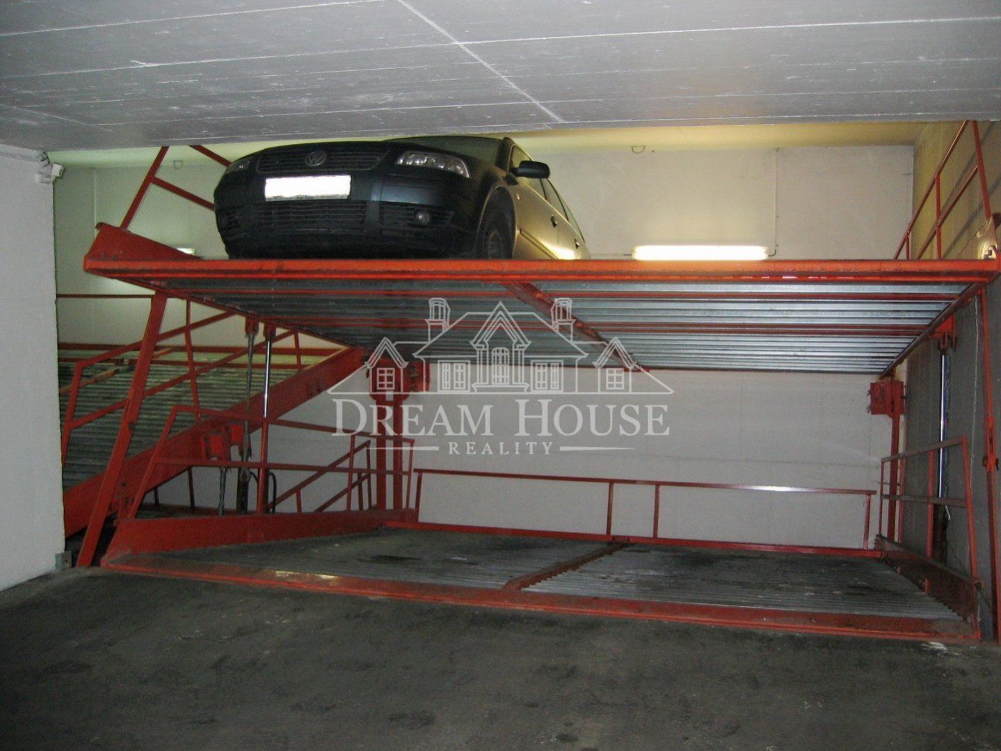 Pronájem parkovacího místa v podzemní garáži, Praha 2 - Vinohrady, v zakladači, obrázek č. 1