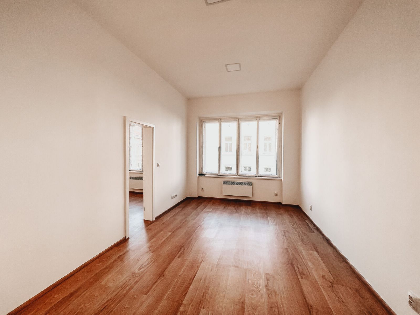 Pronájem bytu 2kk, 37 m2, ul. Jeronýmova, Praha-Žižkov, obrázek č. 2