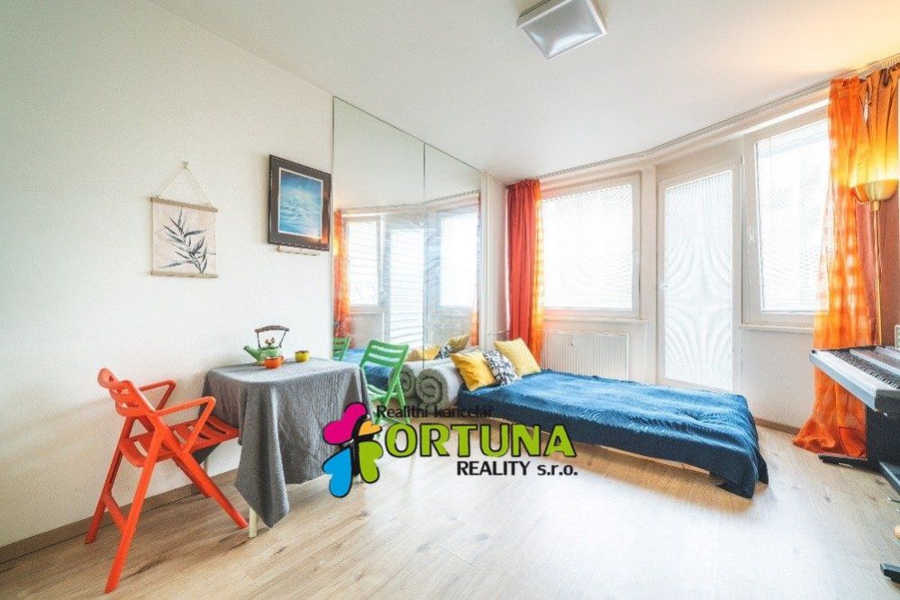 Prodej pěkného bytu 1+kk s balkonem, 22 m2 - Praha - Hostivař, obrázek č. 1