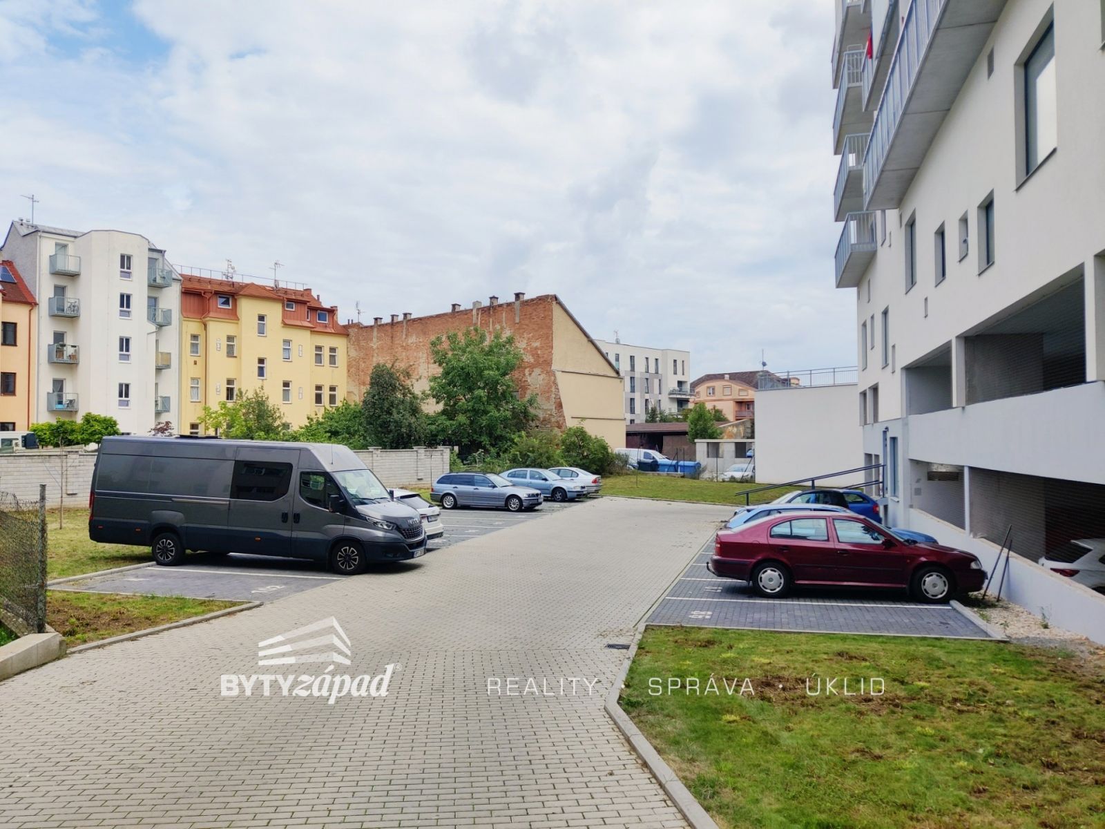 Pronájem parkovacího stání ve vnitrobloku, Otýlie Beníškové - Plzeň, obrázek č. 2