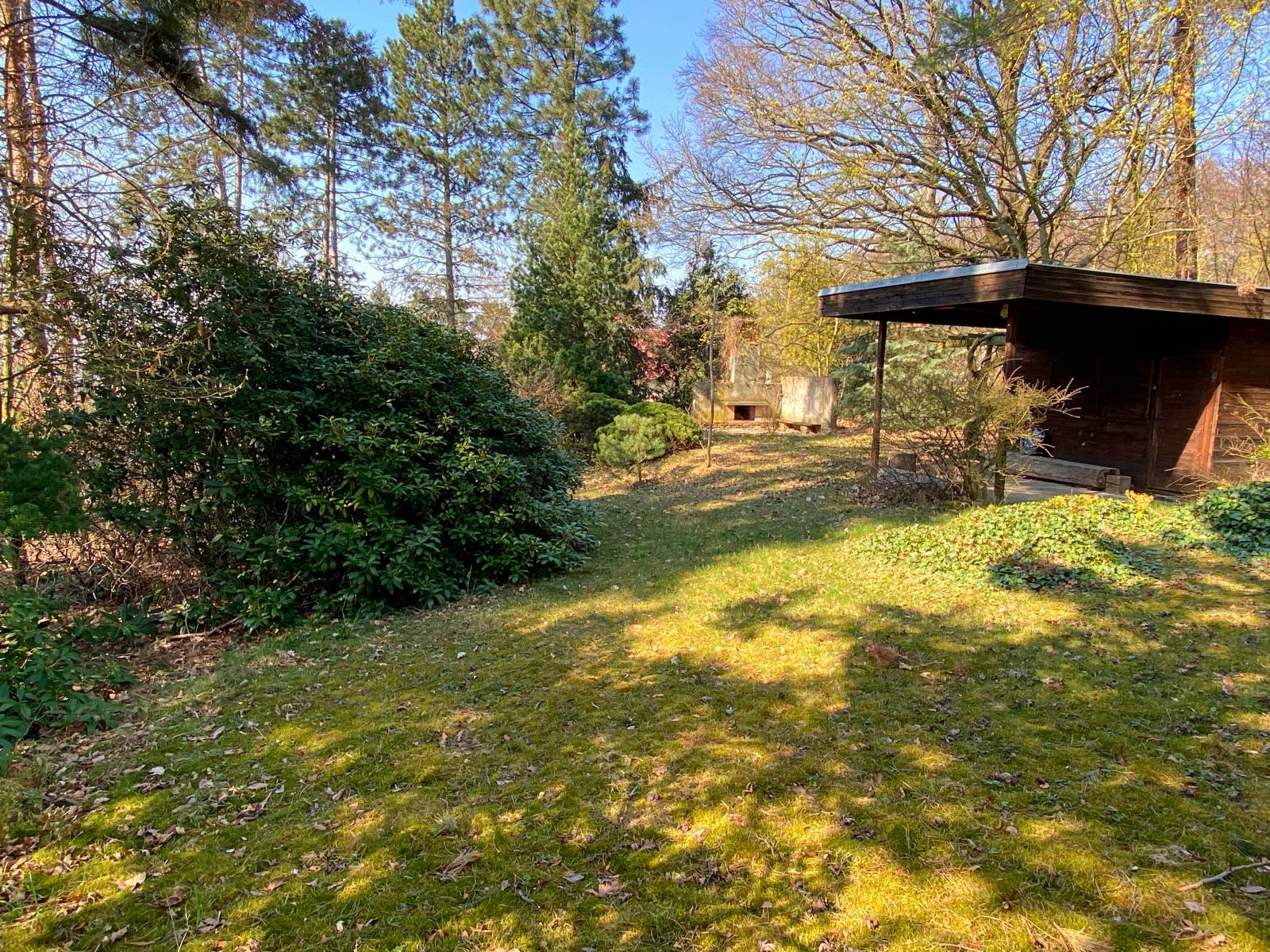 Nabízíme prodej zahrady 1290 m2 s dřevěnou chatou o zastavěné ploše 31 m2 v obci Dolany u Olomouce, obrázek č. 1