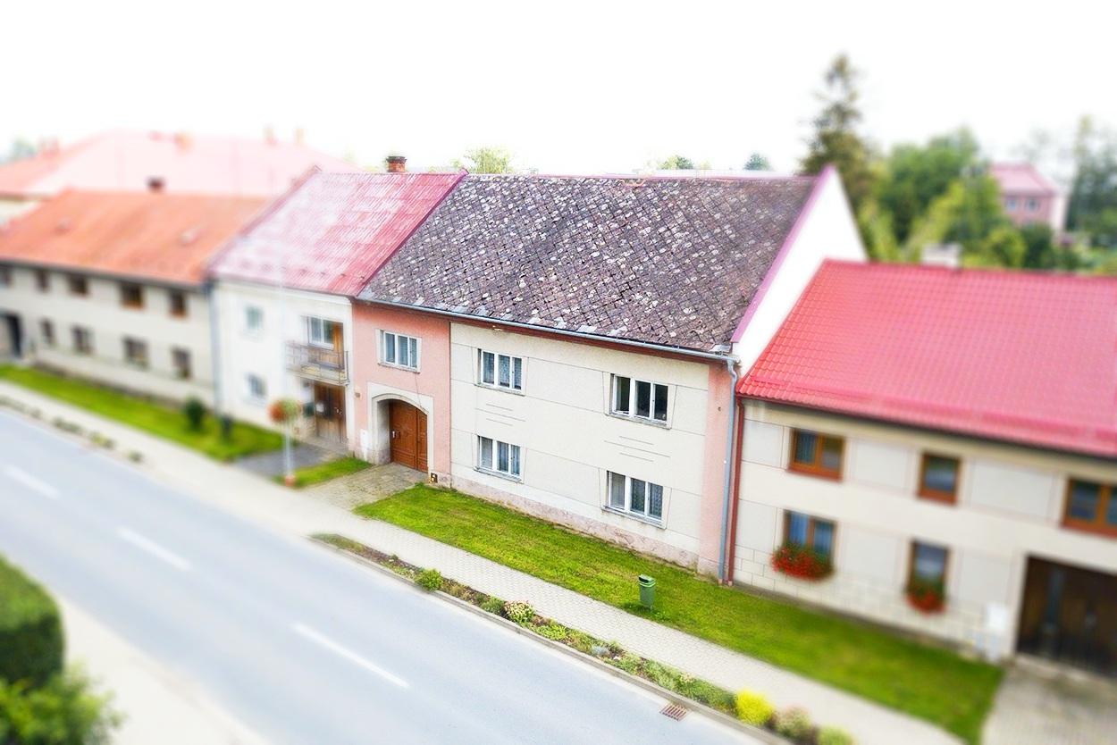 Prodej řadového rodinného domu se zahradou v obci Hněvotín u Olomouce, obrázek č. 1