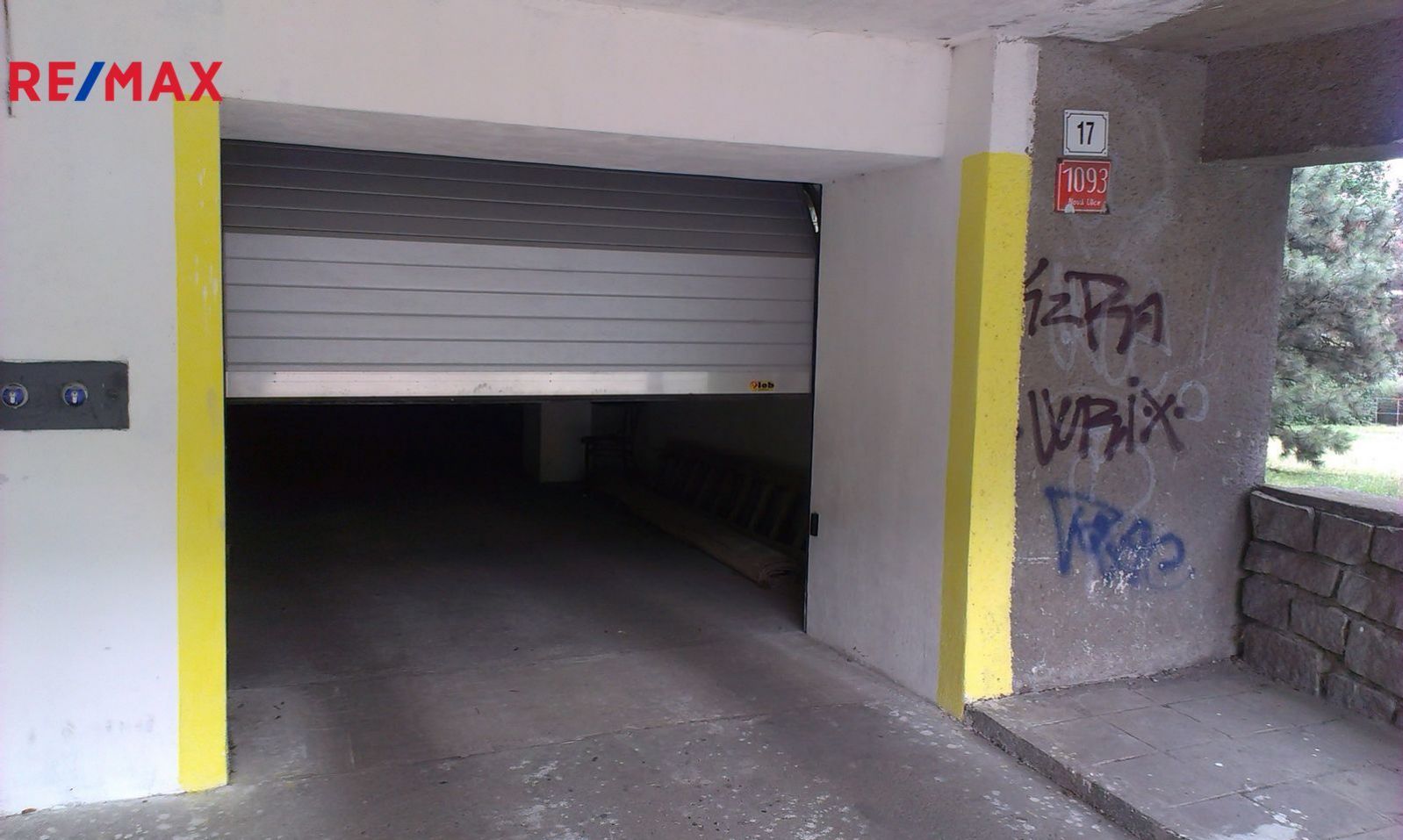 Nabízíme podnájem garážového stání 16 m2 v blízkosti FN Olomouc na ulici Alberova, obrázek č. 2