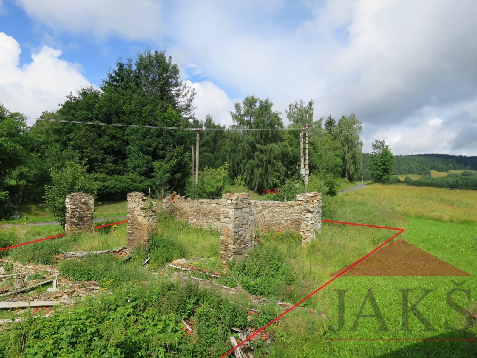 Onen Svět u Čachova; zbořeniště stodoly 410 m2 na konci klidné osady, obrázek č. 1