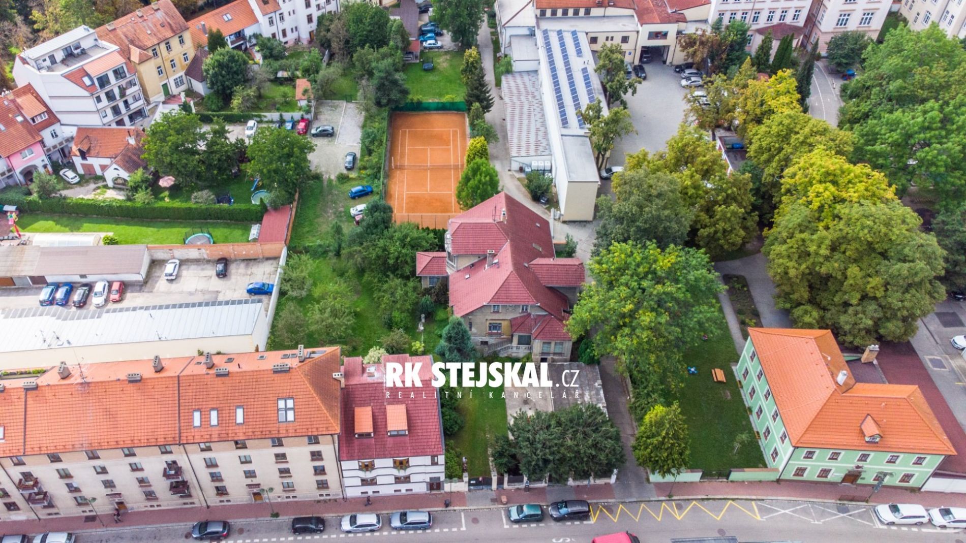 Prodej velice atraktivní nemovitosti, Prvorepubliková rezidence s velkým pozemkem v centru Českých B, obrázek č.2