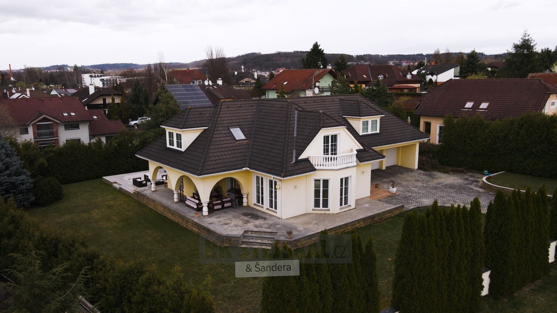 Prodej rodinného domu, 405 m2 (1735 m2) - České Budějovice, obrázek č. 1