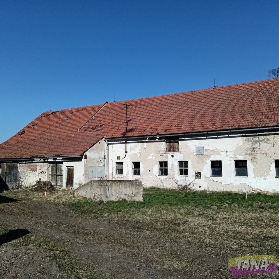 Prodej bývalé zemědělské budovy vhodné k adaptaci s pozemkem v obci Dolní Chvatliny, Mančice., obrázek č. 3