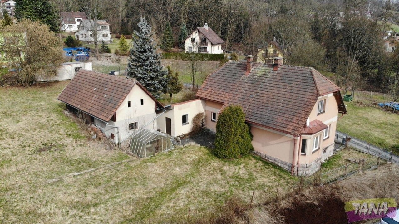 Velmi hezký rodinný domek 5kk s garáží, dílnou a malou stodolou v obci Košťálov, okr. Semily, obrázek č. 1