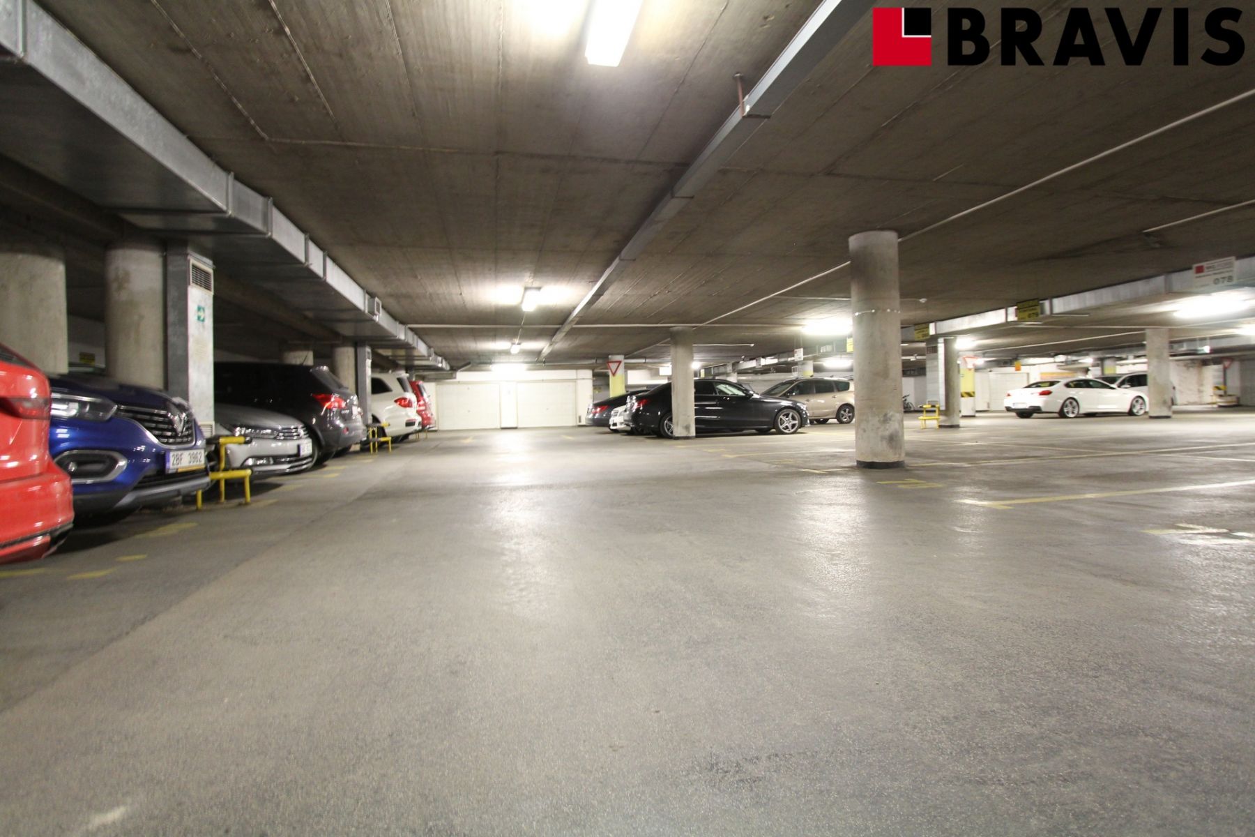 Pronájem garážového stání, Brno - střed, OC IBC, ul. Příkop, možnost parkování i pro SUV, obrázek č. 3