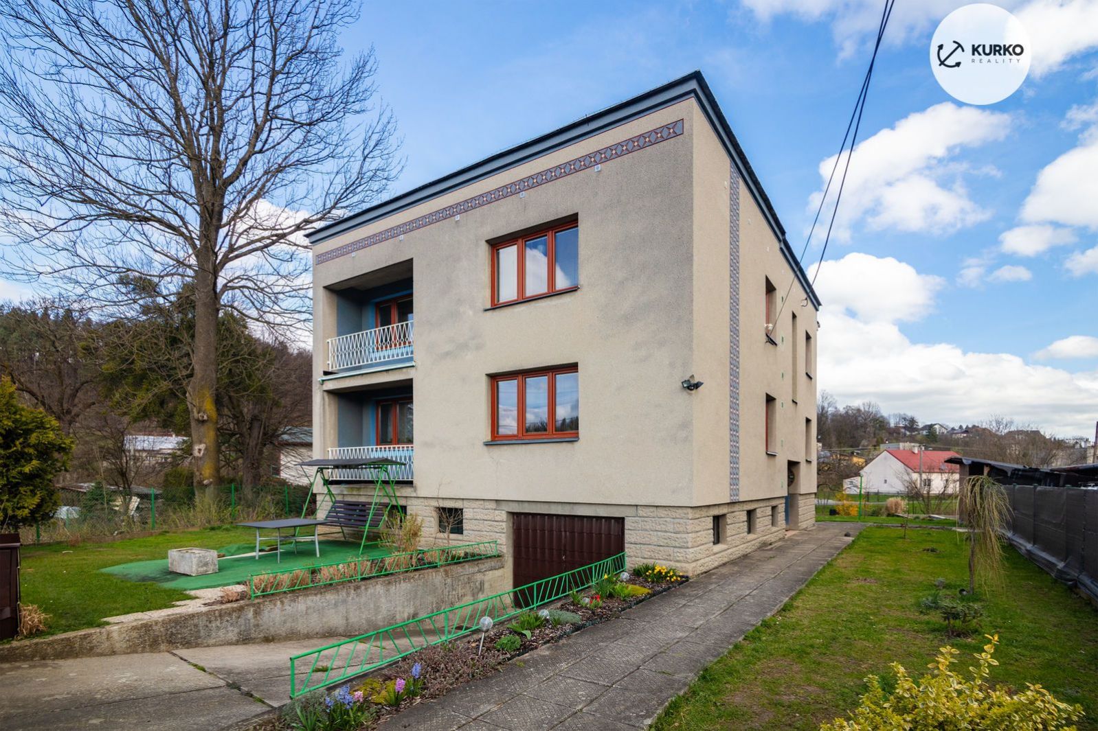 Rodinný dům o dvou bytových jednotkách 5+1 a 4+1 na pozemku 769 m2 v centru obce Janovice, obrázek č. 1