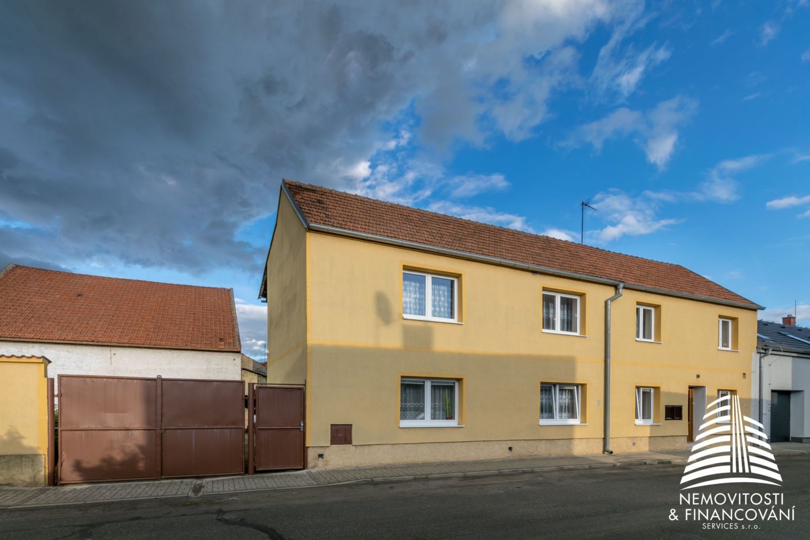 Dvougenerační rodinný dům 5+1, 3+1,  Dobříň, 920 m2, obrázek č. 1