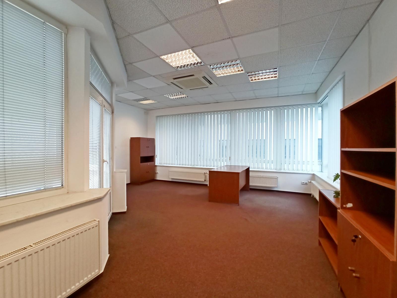 Pronájem kanceláře, Brno - střed, ul. Špitálka, výloha, balkon, parkování zdarma, obrázek č. 1
