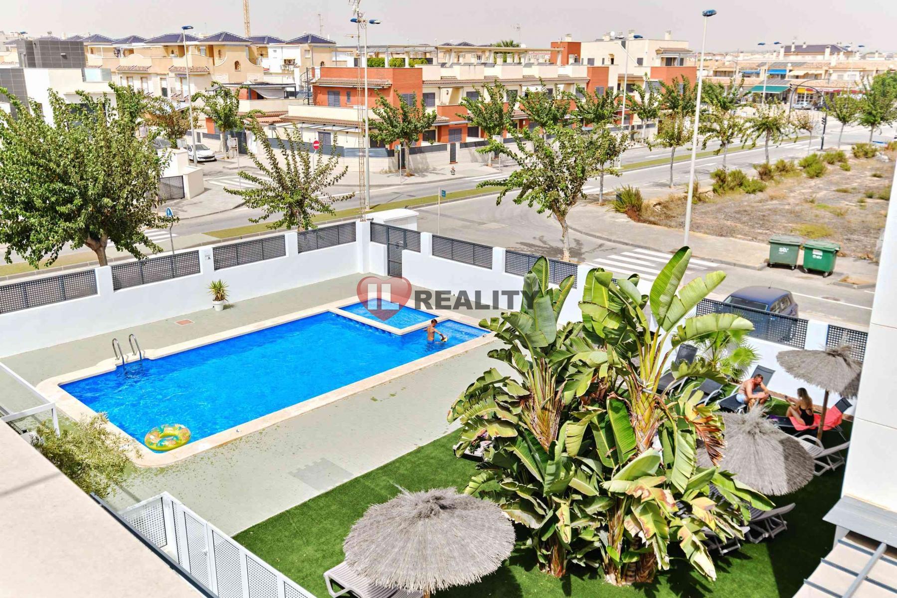 Prodej moderní apartmán 3+kk, bazén, zahrada v blízkosti pláže Torre de la Horadada , obrázek č. 1