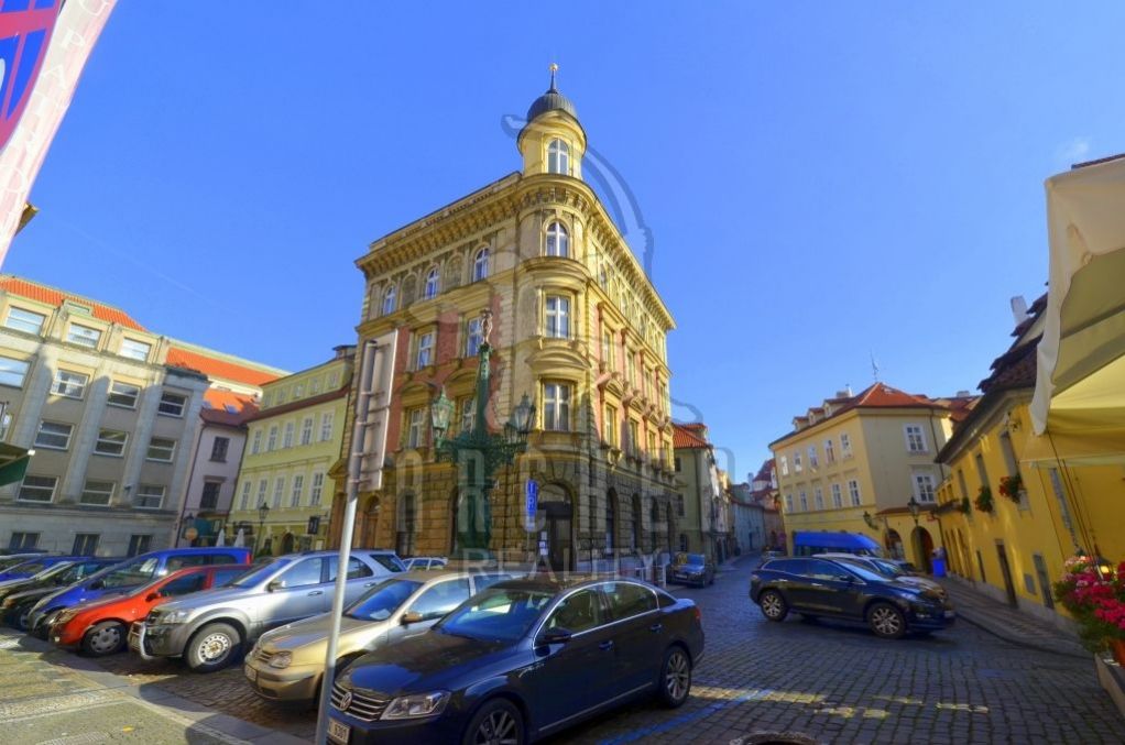 Prodej bytu 4+1, 108 m2, OV, Praha 1 - Malá Strana, ul. Dražického náměstí, obrázek č. 1
