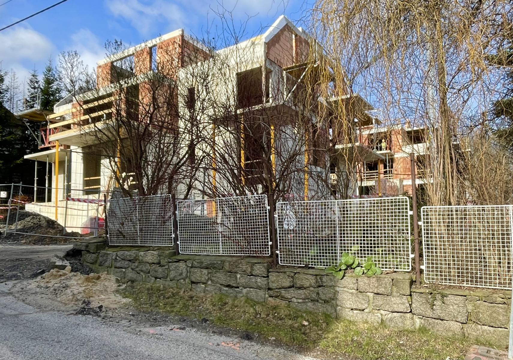 Prodej bytu 3+kk s dvěma terasami a předzahrádkou v developerském projektu v Liberci Rochlici, obrázek č. 2