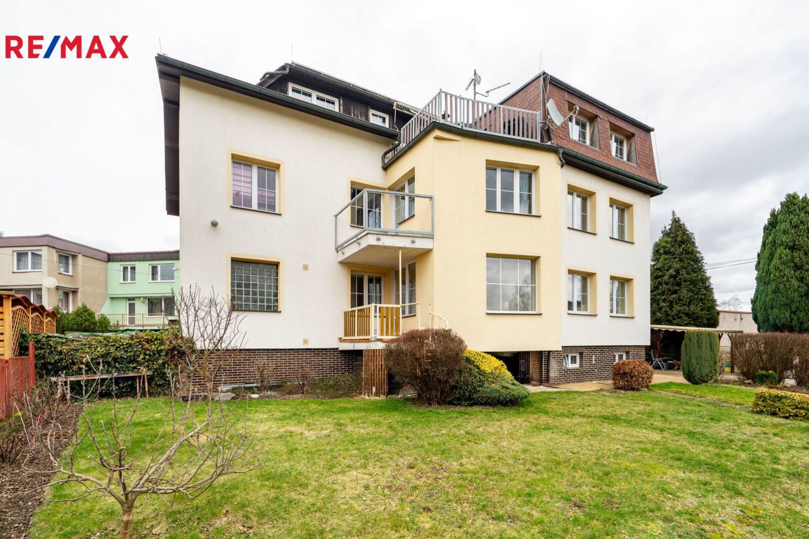 Velký rodinný dům se třemi byty v Karlových Varech - Bohaticích, obrázek č. 1